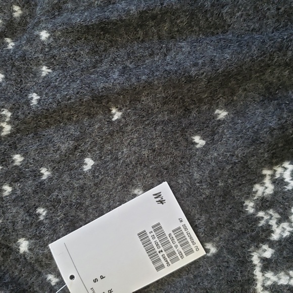 NWT HM Up to Snow Good Cute Gray Sweater - Hearts - Picture 7 of 9